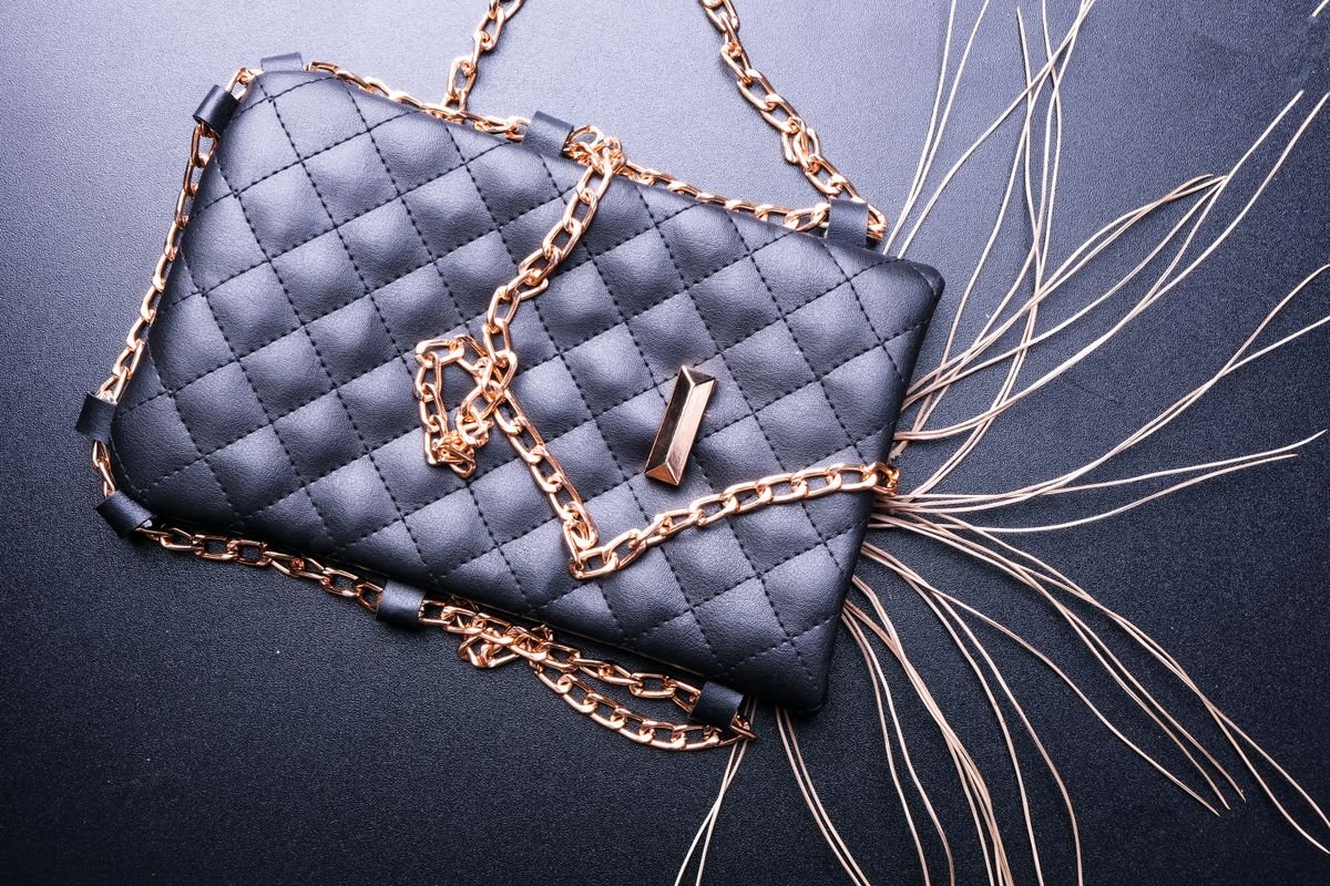 Vera Chain Shoulder Bag